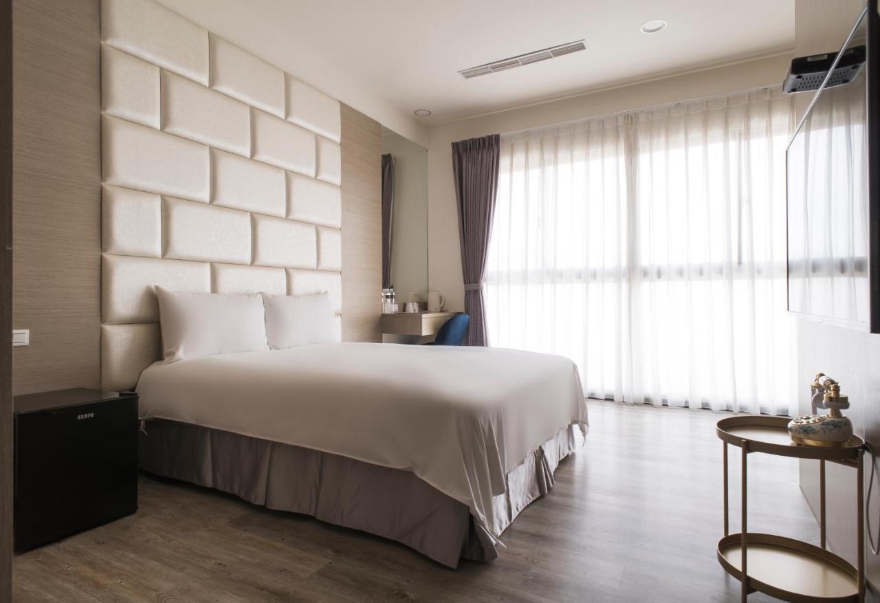Whoops Hotel Taichung Buitenkant foto