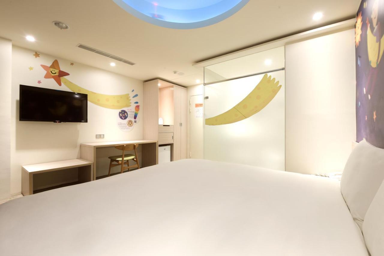 Whoops Hotel Taichung Buitenkant foto