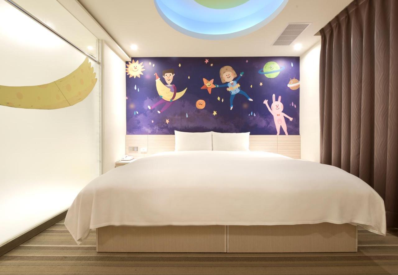 Whoops Hotel Taichung Buitenkant foto